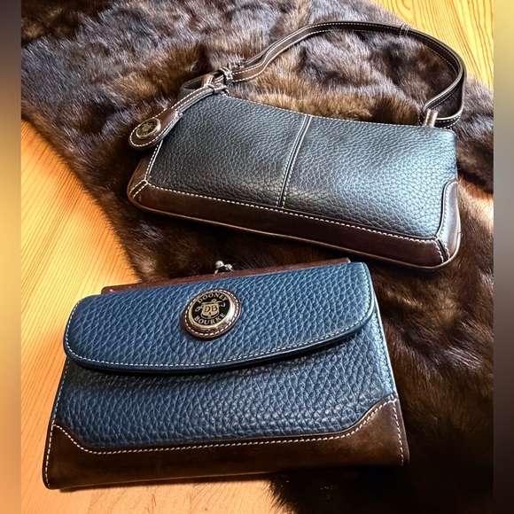 Dooney & Bourke Handbags - Set of vintage Dooney and bourke Y2K hand bag And wallet